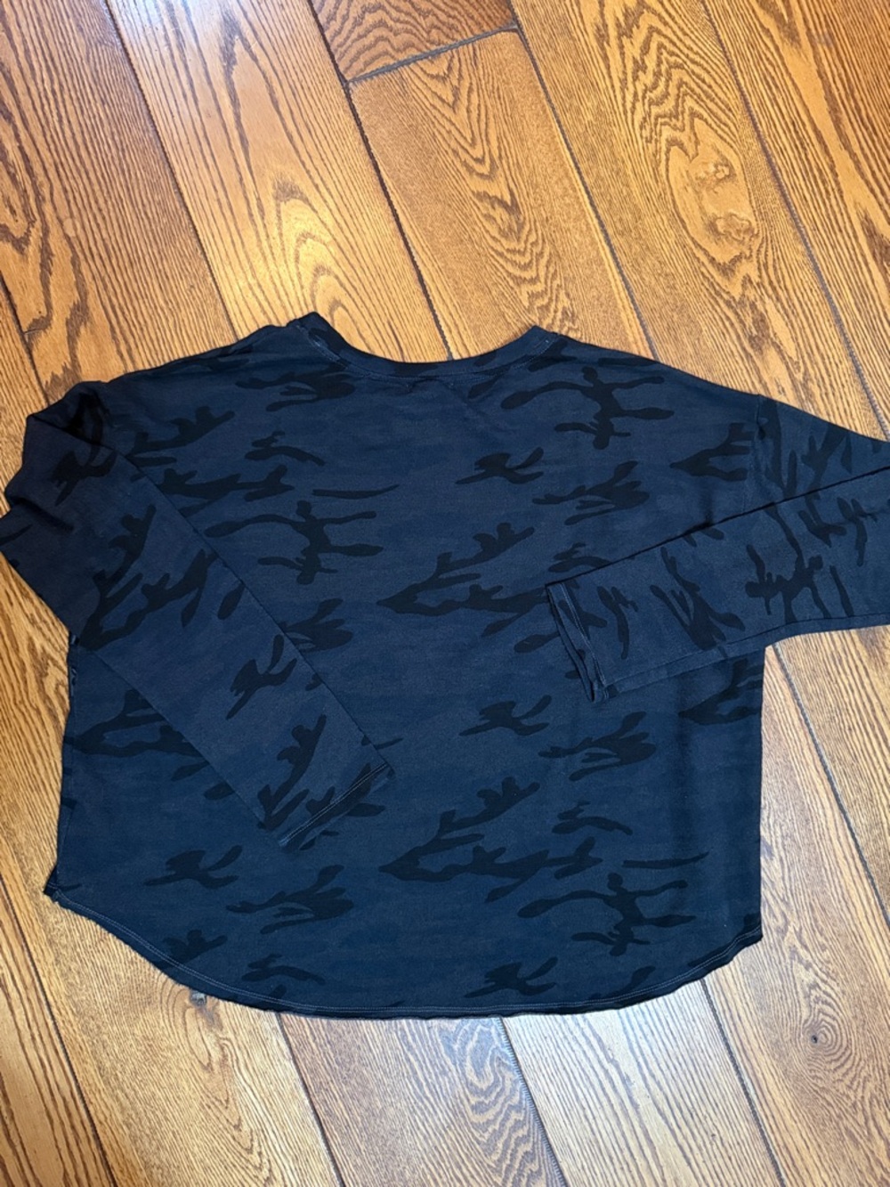 SUNDRY For Evereve Black Camo Stripe Pullover 3/L - Picture 7 of 7